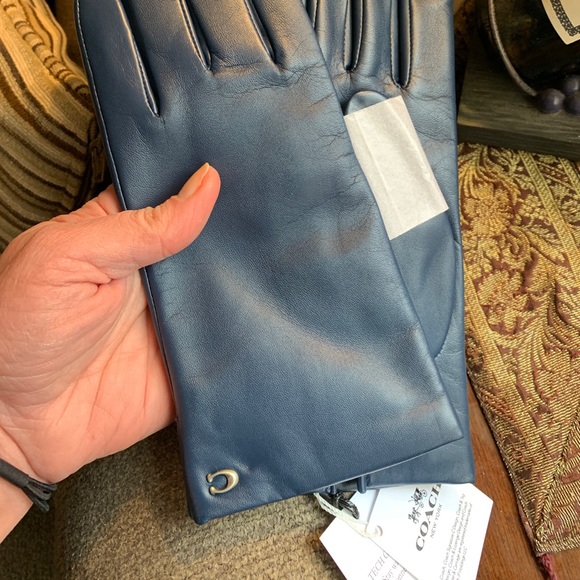 Authentic COACH 1941 SMOOTH LEATHER wool lining signature tech gloves - Picture 8 of 8